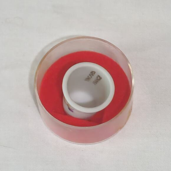 Vintage Limoges White Porcelain Flower Sewing Thimble June Wrote In Gold France - Picture 6 of 7